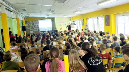 Bodi zvezda ne meči petard (5)